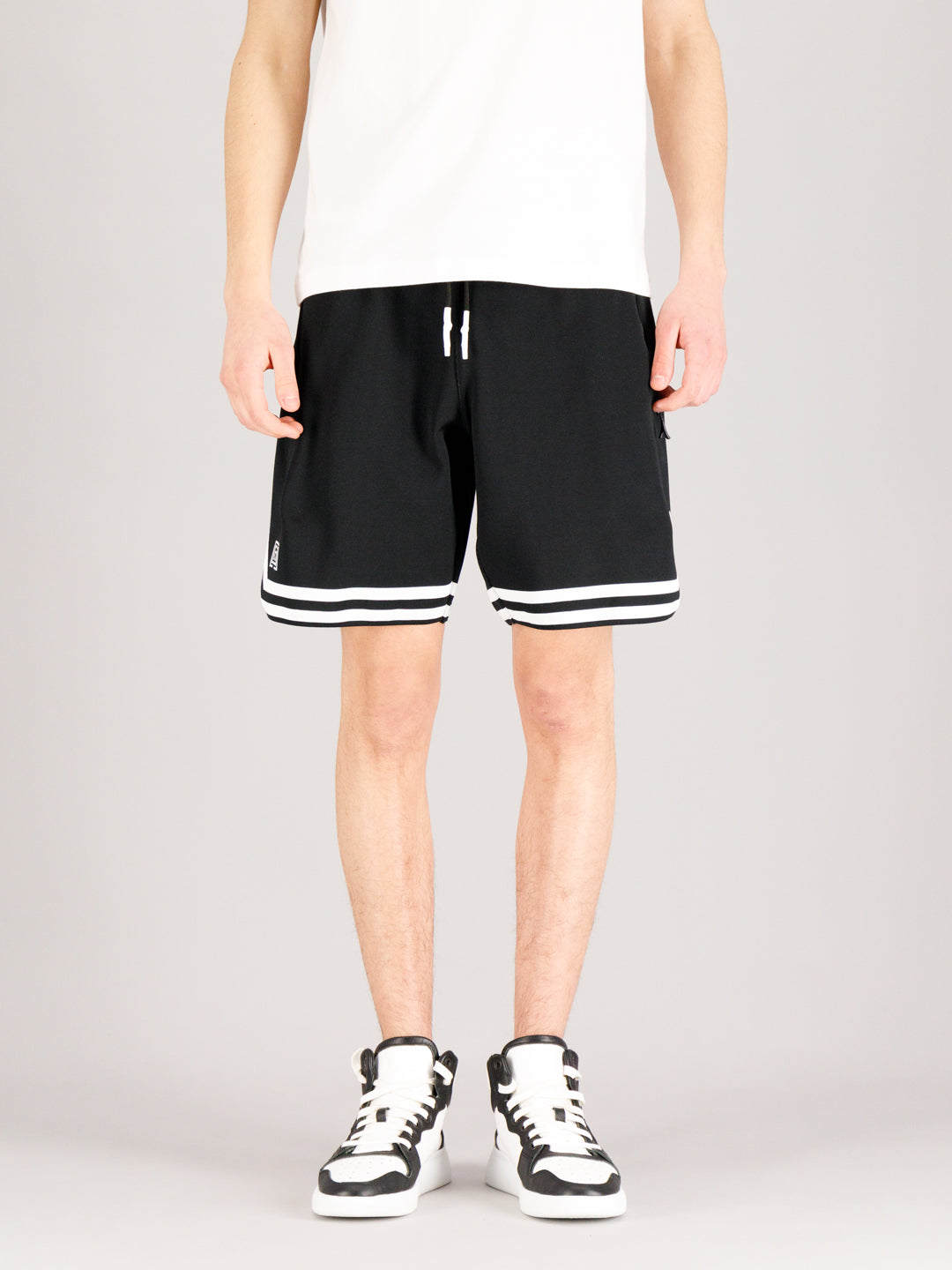 LEON SHORTS BLACK