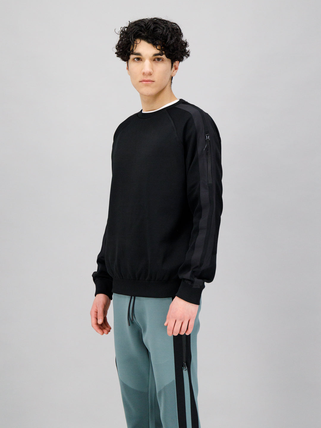 TRAVIS CNECK BLACK 3