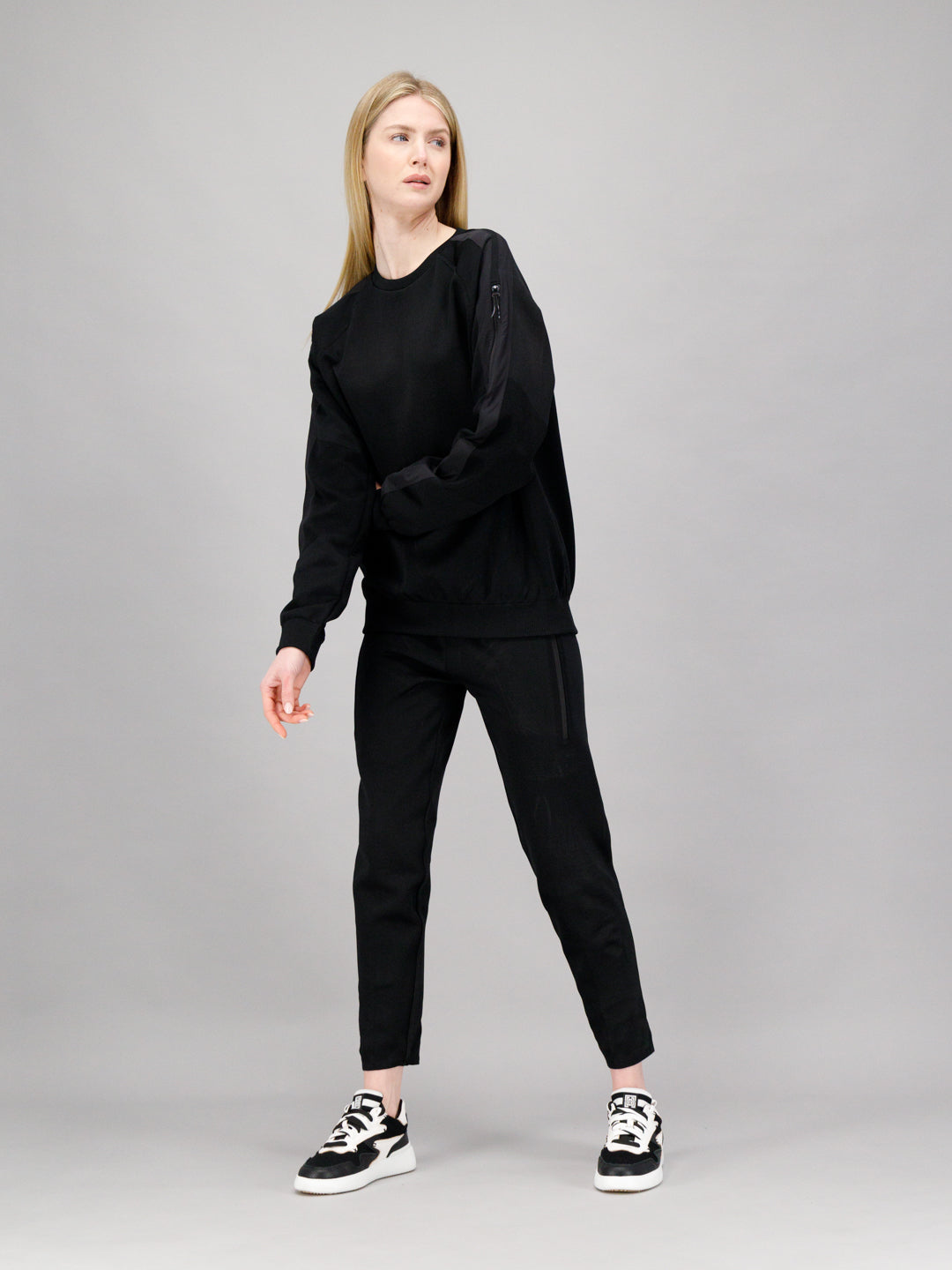 TRAVIS CNECK BLACK 3